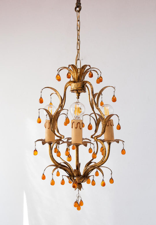 Pequeño chandelier italiano metal dorado con hojas y flores c. 1960 (30 cm)