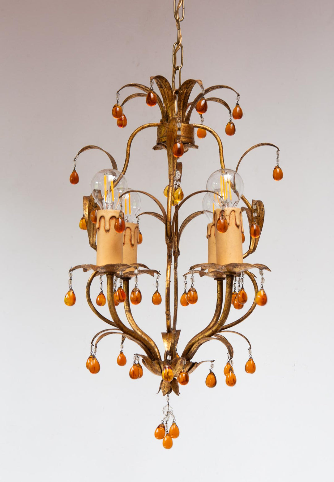 Pequeño chandelier italiano metal dorado con hojas y flores c. 1960 (30 cm)