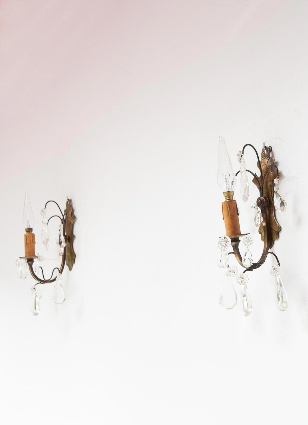 Pareja antiguos apliques franceses latón y cristales c. 1930