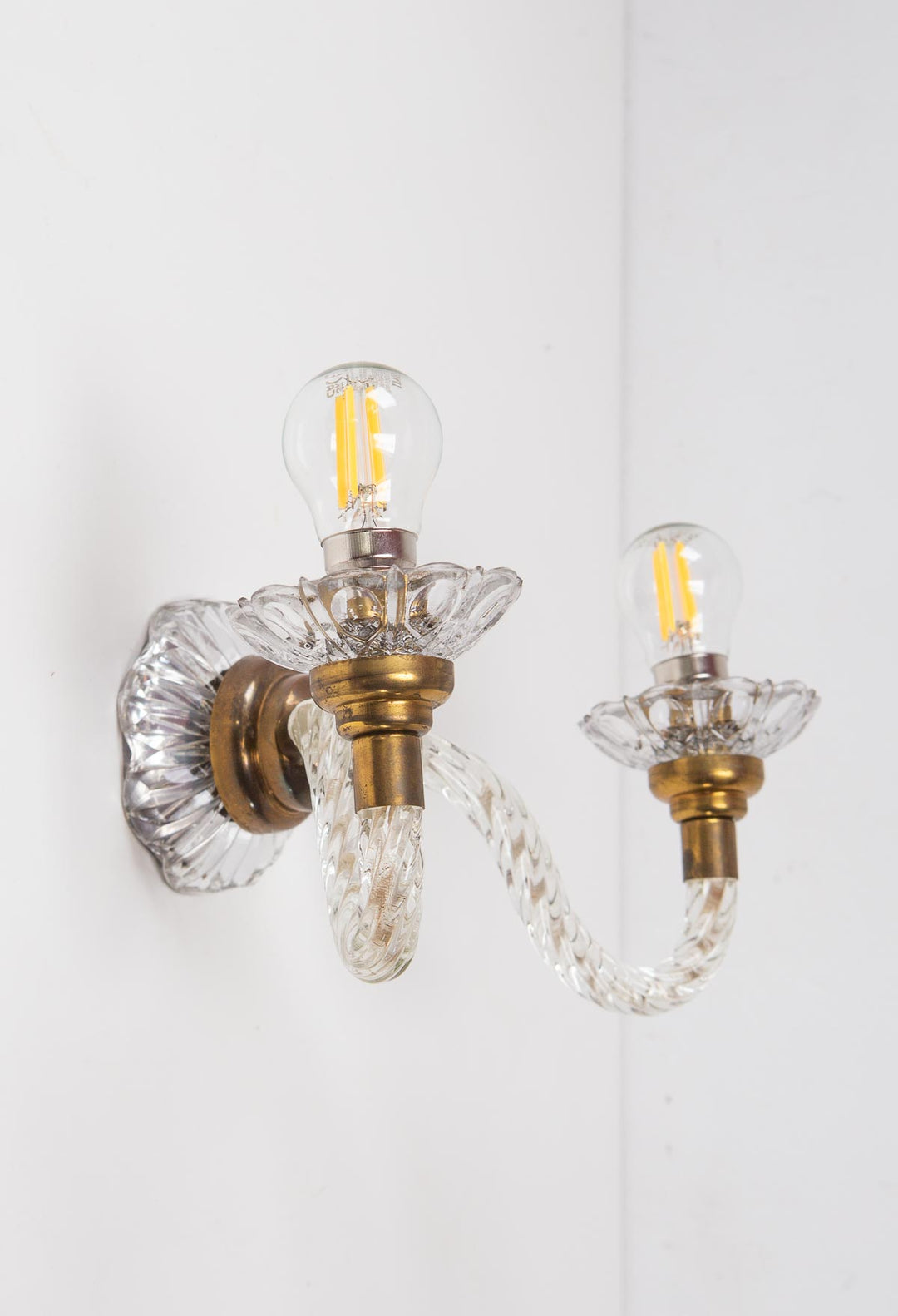 Aplique francés cristal y latón dos brazos c. 1950s