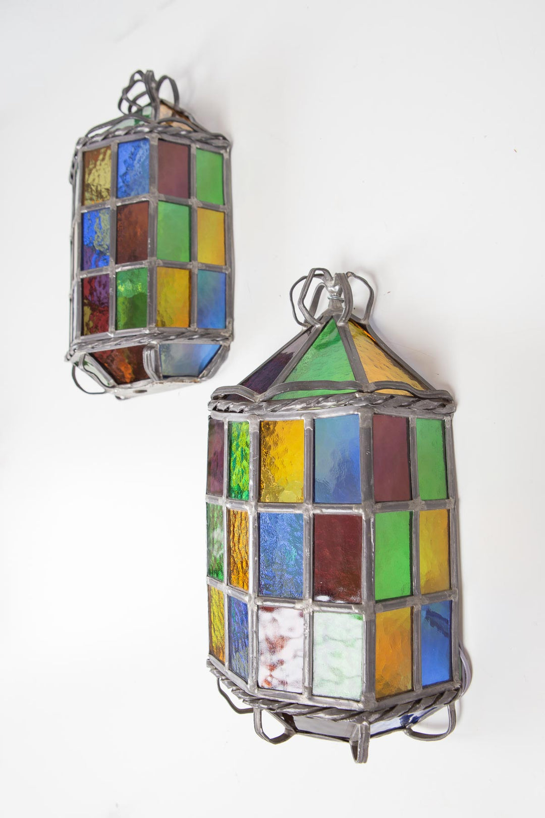 Pareja apliques estilo vidriera plomo y cristal colores c. 1970s