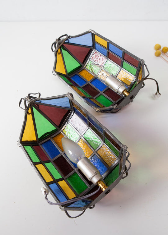 Pareja apliques estilo vidriera plomo y cristal colores c. 1970s