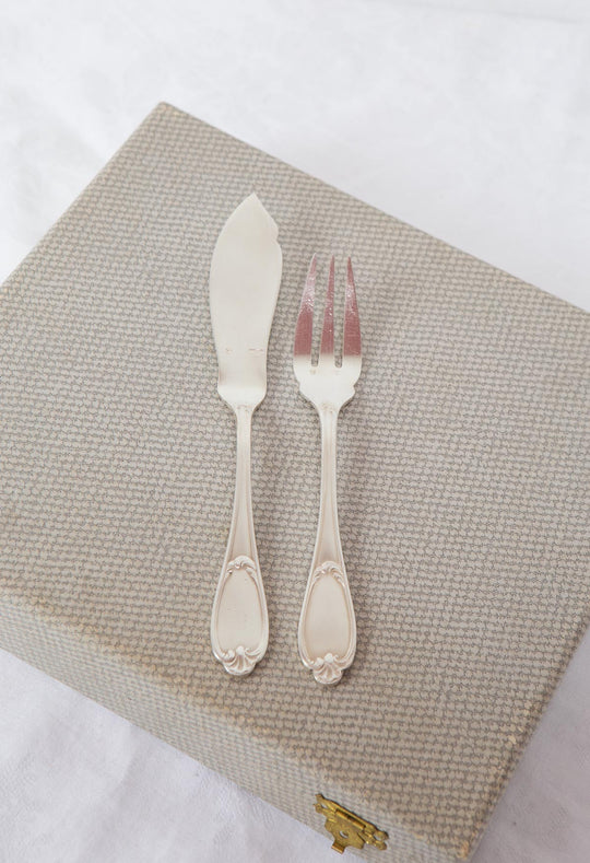 Cubiertos pescado PARA 12 ERCUIS c. 1940/50s estilo Louis XV (24 PIEZAS)