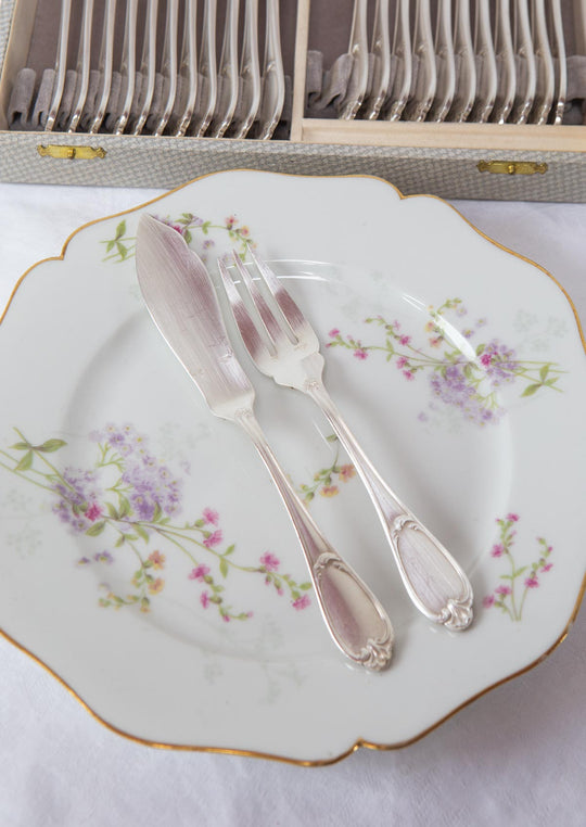 Cubiertos pescado PARA 12 ERCUIS c. 1940/50s estilo Louis XV (24 PIEZAS)