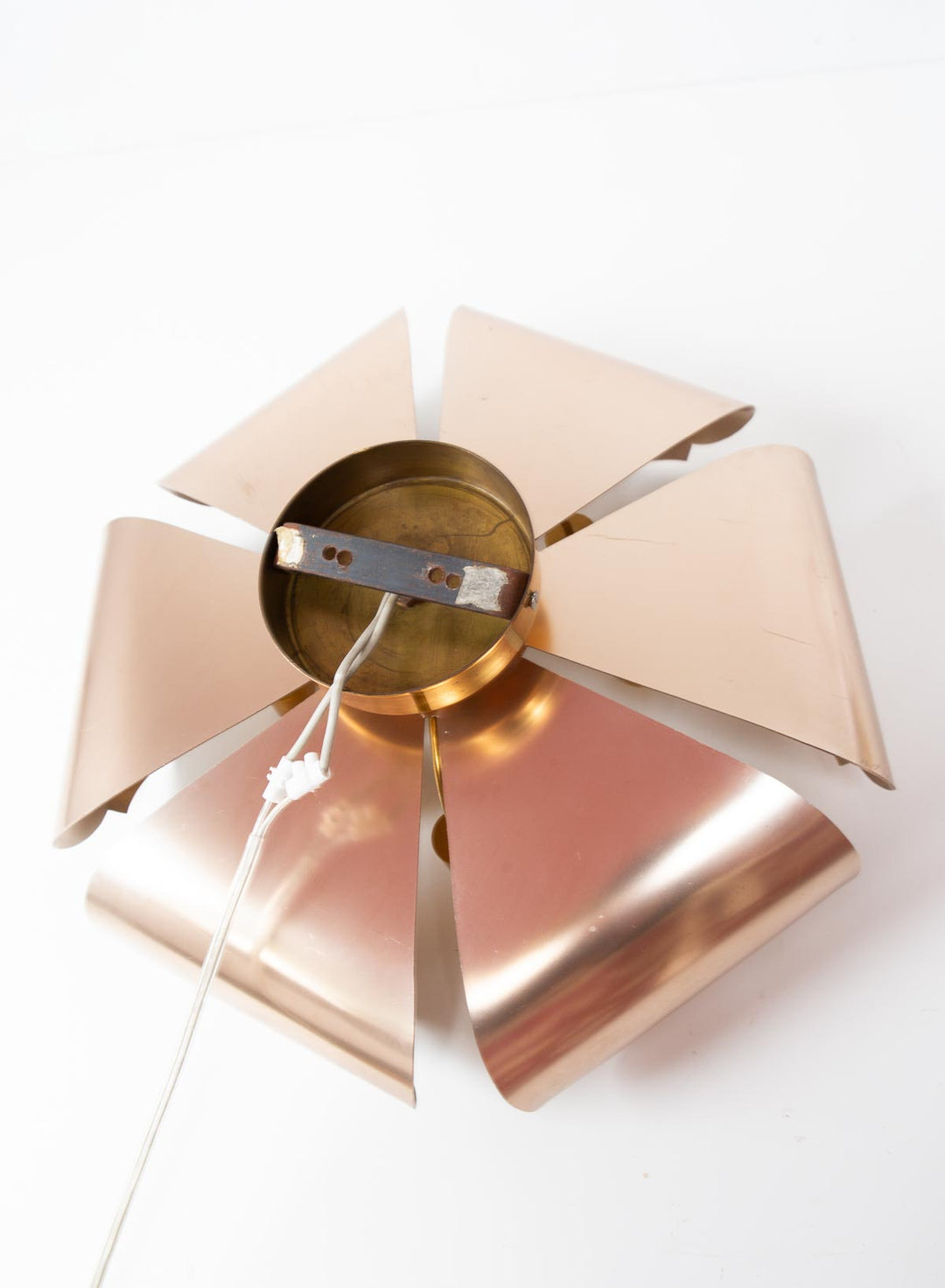Plafón o aplique "flor" aluminio y latón estilo space age c. 1980s (36 cm)