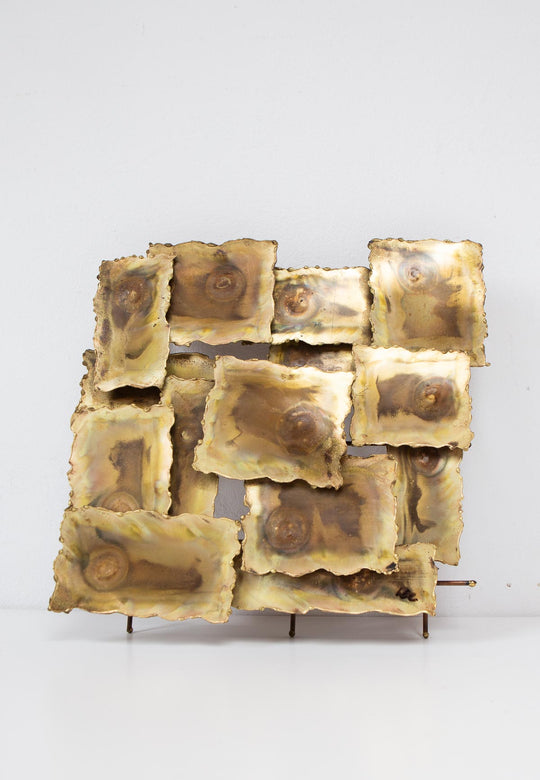 Escultura o aplique láminas latón USA c. 1970s (28 cm)