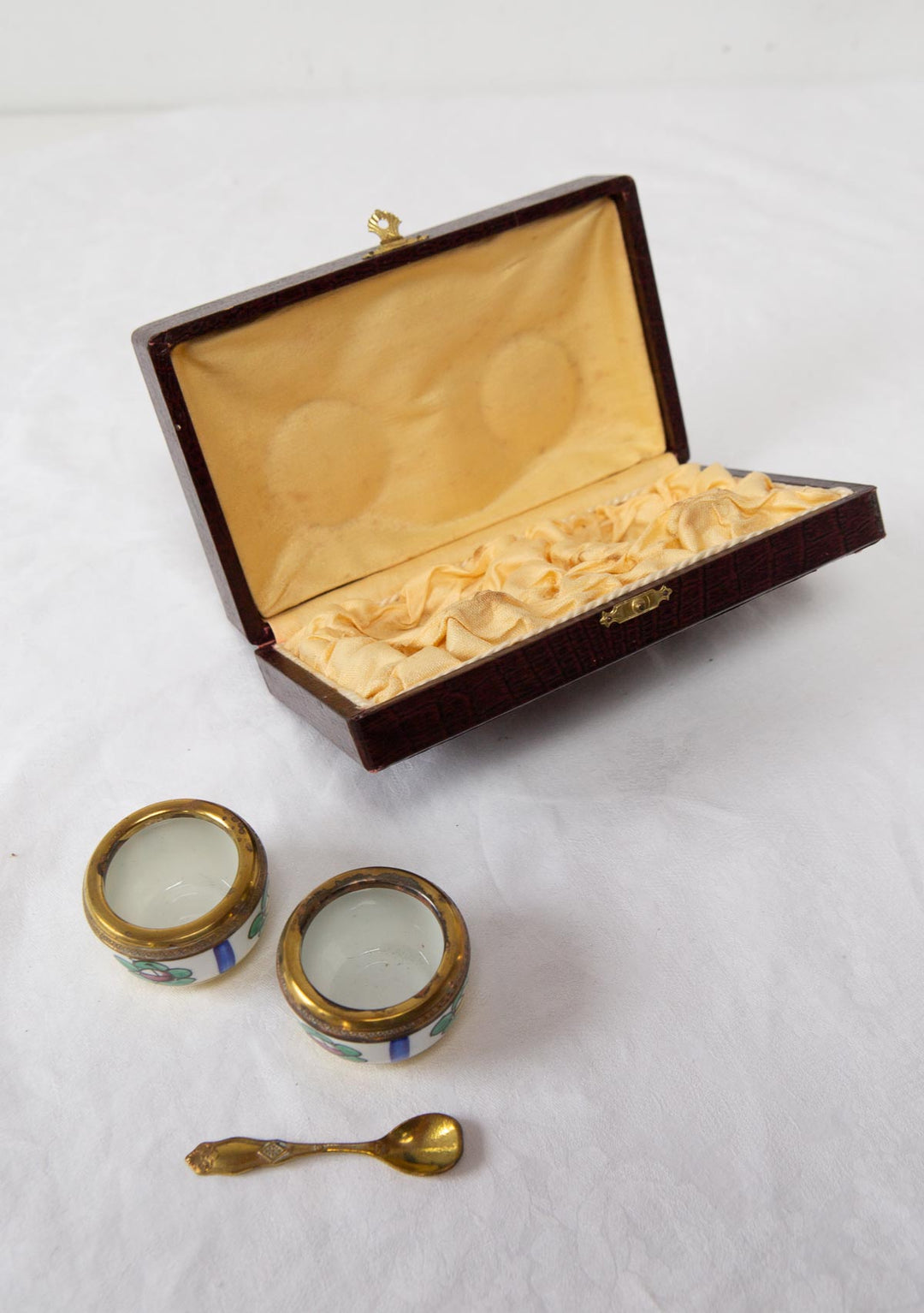 Saleros porcelana y latón Limoges en estuche