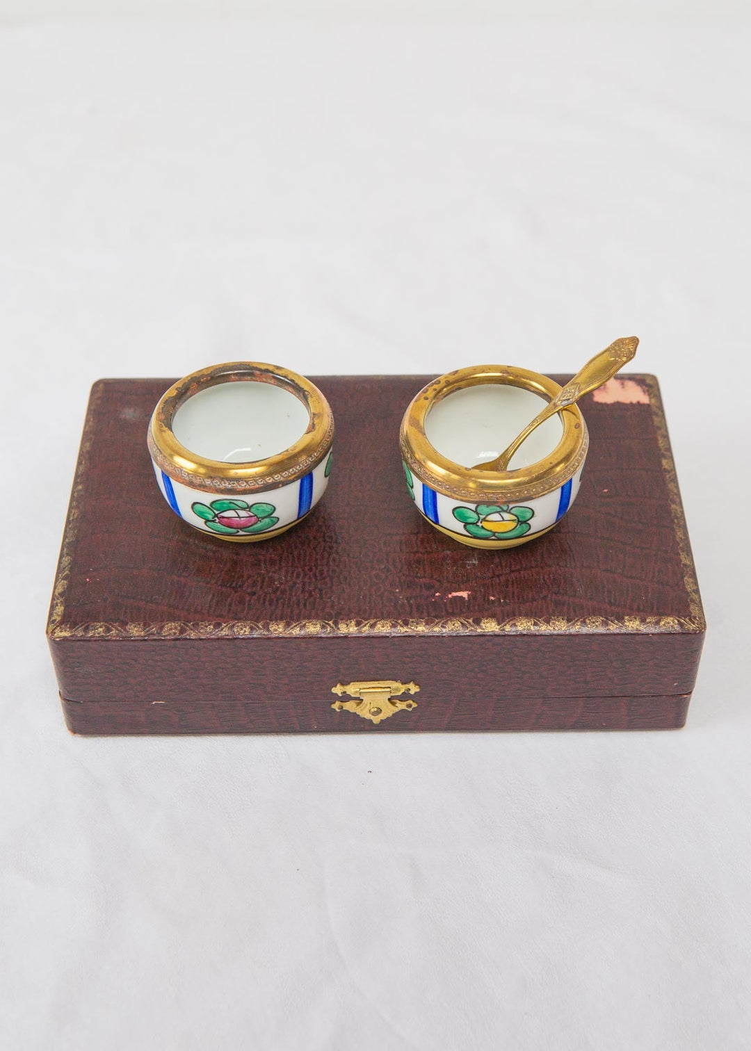 Saleros porcelana y latón Limoges en estuche