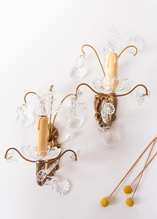 Pareja apliques franceses bronce, latón y cristal c. 1960s