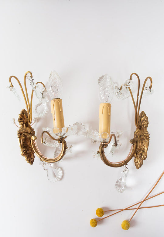 Pareja apliques franceses bronce, latón y cristal c. 1960s