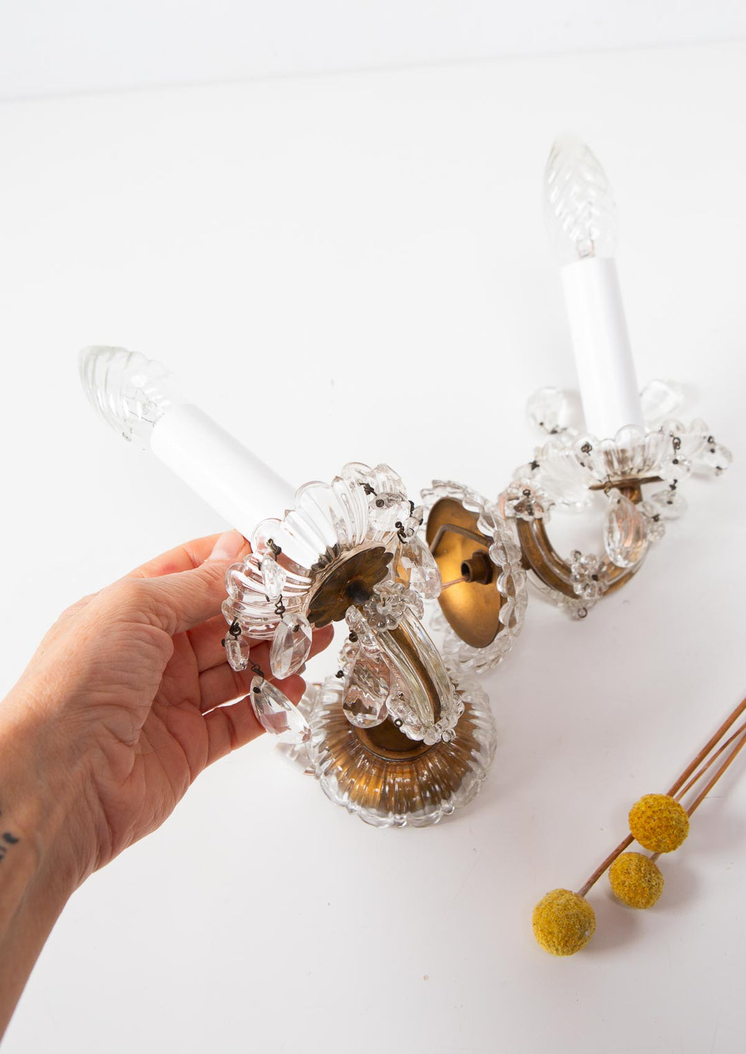 Pareja apliques vintage franceses cristal y latón c. 1950s