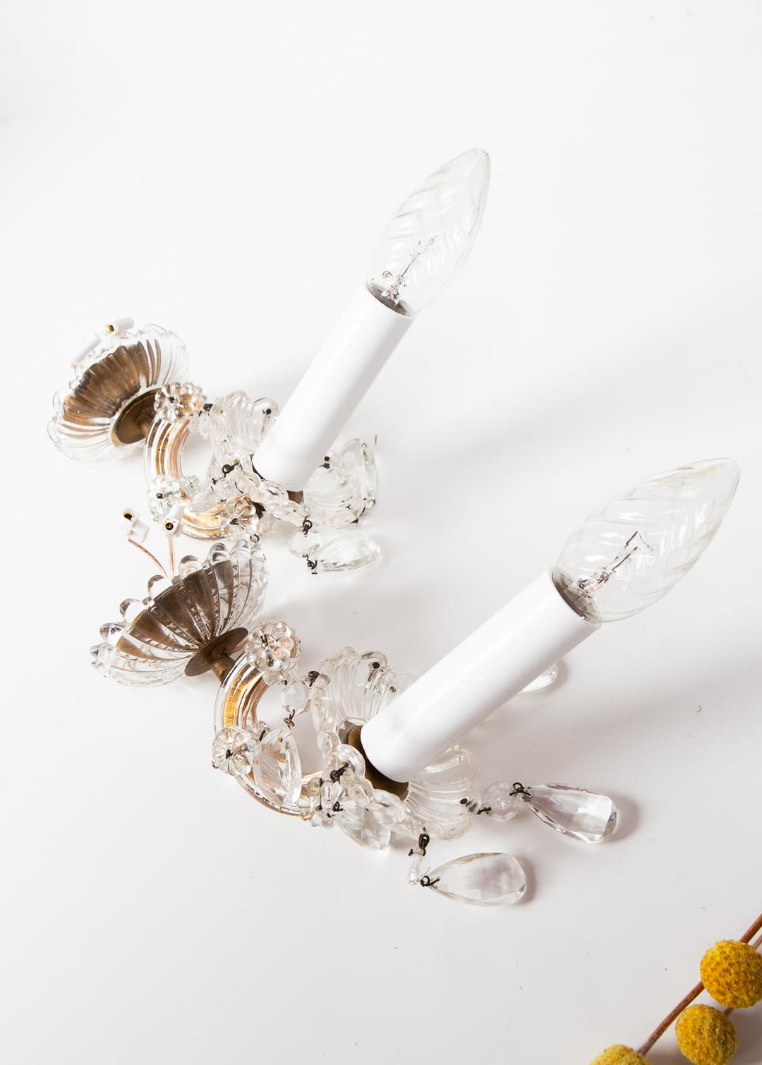 Pareja apliques vintage franceses cristal y latón c. 1950s