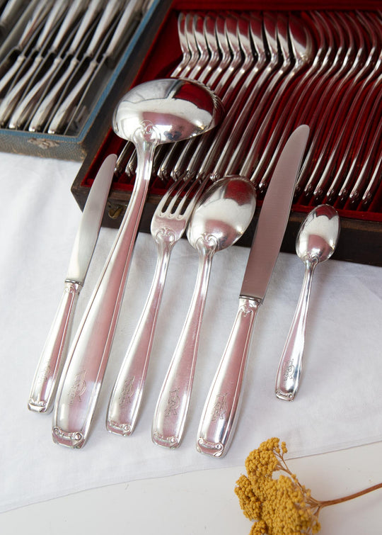 Antigua CUBERTERÍA PARA 12 francesa François Frionnet iniciales A.R. (61 PIEZAS)