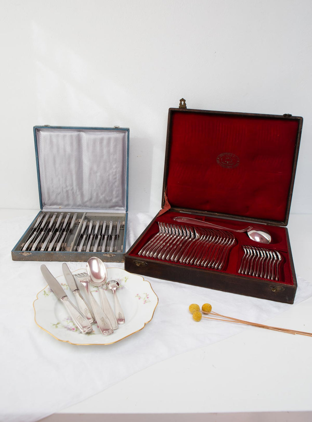 Antigua CUBERTERÍA PARA 12 francesa François Frionnet iniciales A.R. (61 PIEZAS)