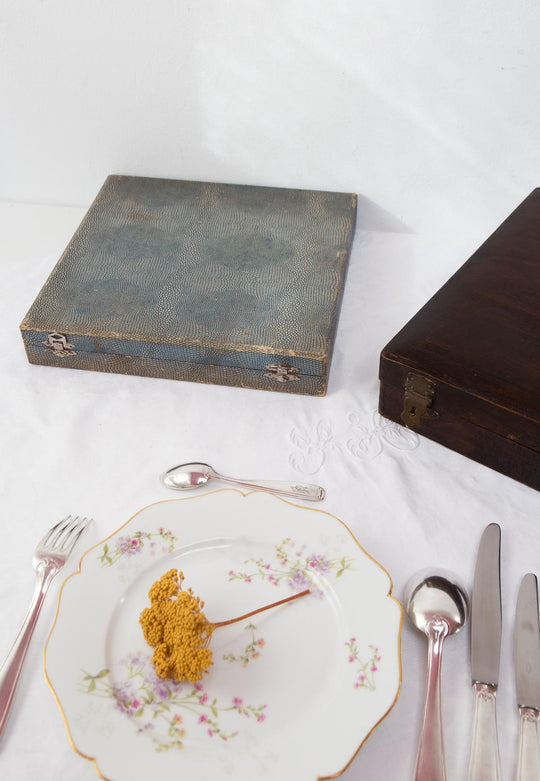 Antigua CUBERTERÍA PARA 12 francesa François Frionnet iniciales A.R. (61 PIEZAS)