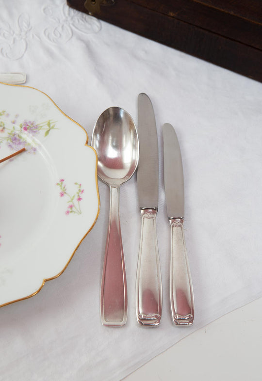 Antigua CUBERTERÍA PARA 12 francesa François Frionnet iniciales A.R. (61 PIEZAS)