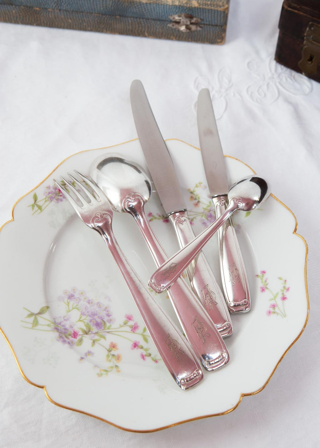 Antigua CUBERTERÍA PARA 12 francesa François Frionnet iniciales A.R. (61 PIEZAS)