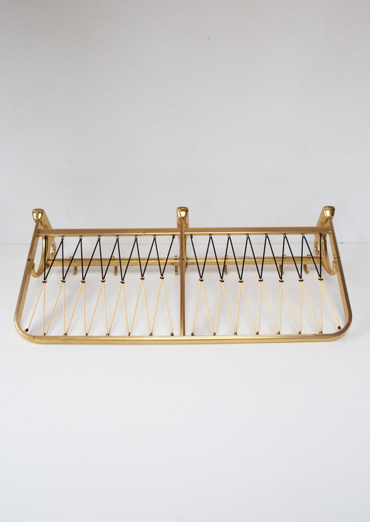 Perchero de pared con bandeja en aluminio dorado c. 1960 (68,5 cm)