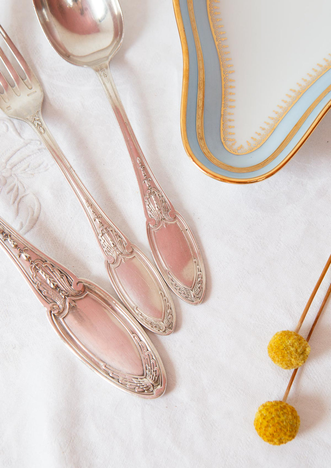 Cubertería francesa "metal argenté PARA 9 ERCUIS EMPIRE c. 1940 monogramas E.R. (19 PIEZAS)