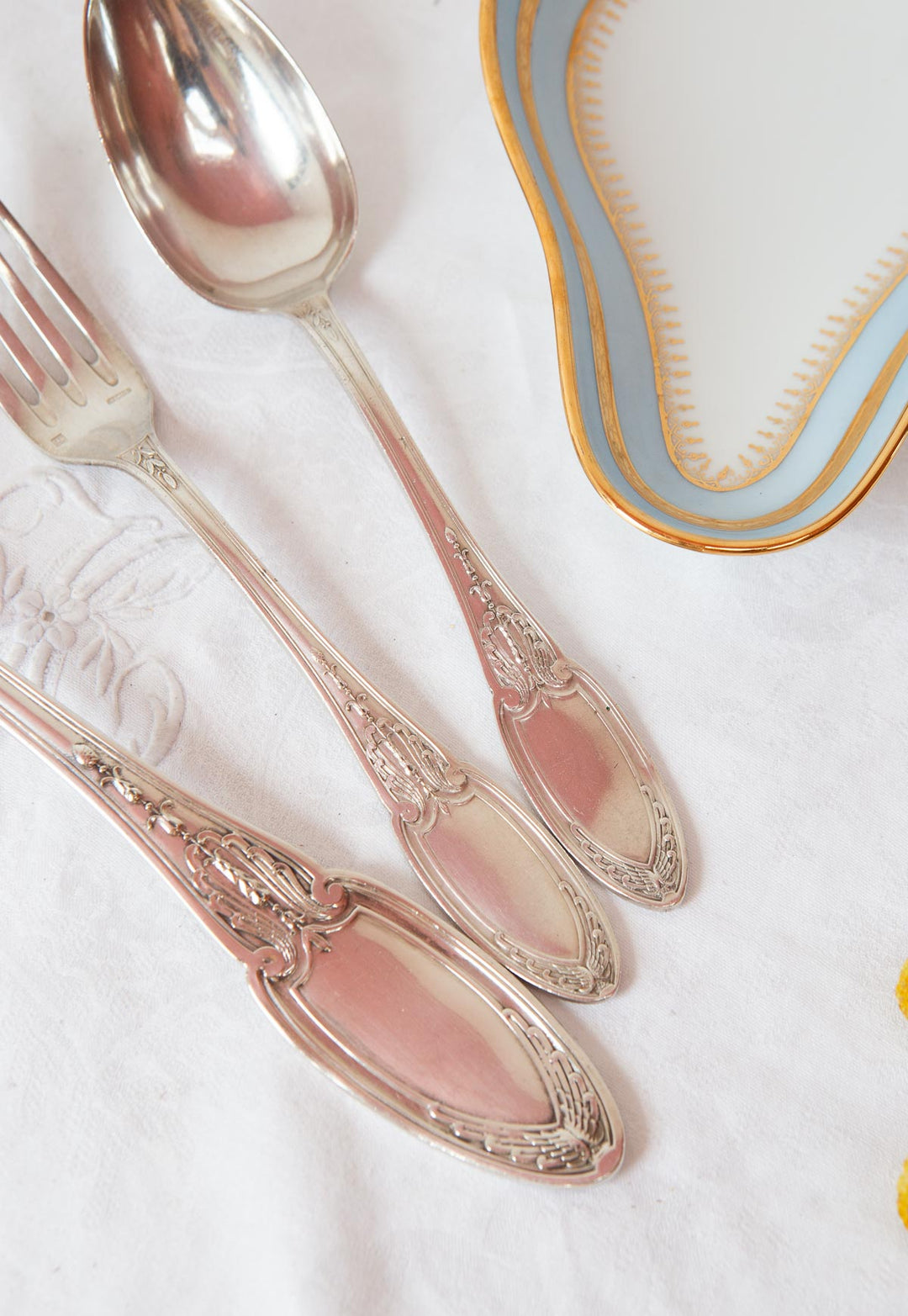 Cubertería francesa "metal argenté PARA 9 ERCUIS EMPIRE c. 1940 monogramas E.R. (19 PIEZAS)