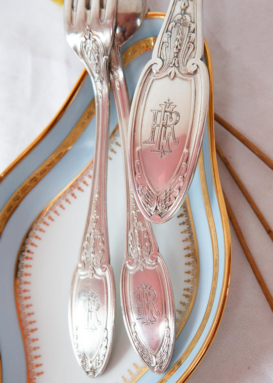 Cubertería francesa "metal argenté PARA 9 ERCUIS EMPIRE c. 1940 monogramas E.R. (19 PIEZAS)