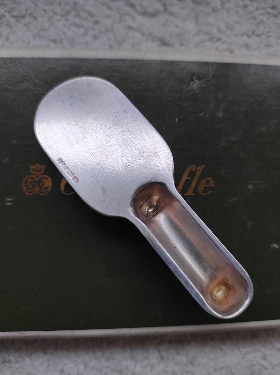 Juego 6 portacuchillos CHRISTOFLE raqueta STRIÉ en estuche c. 1950s