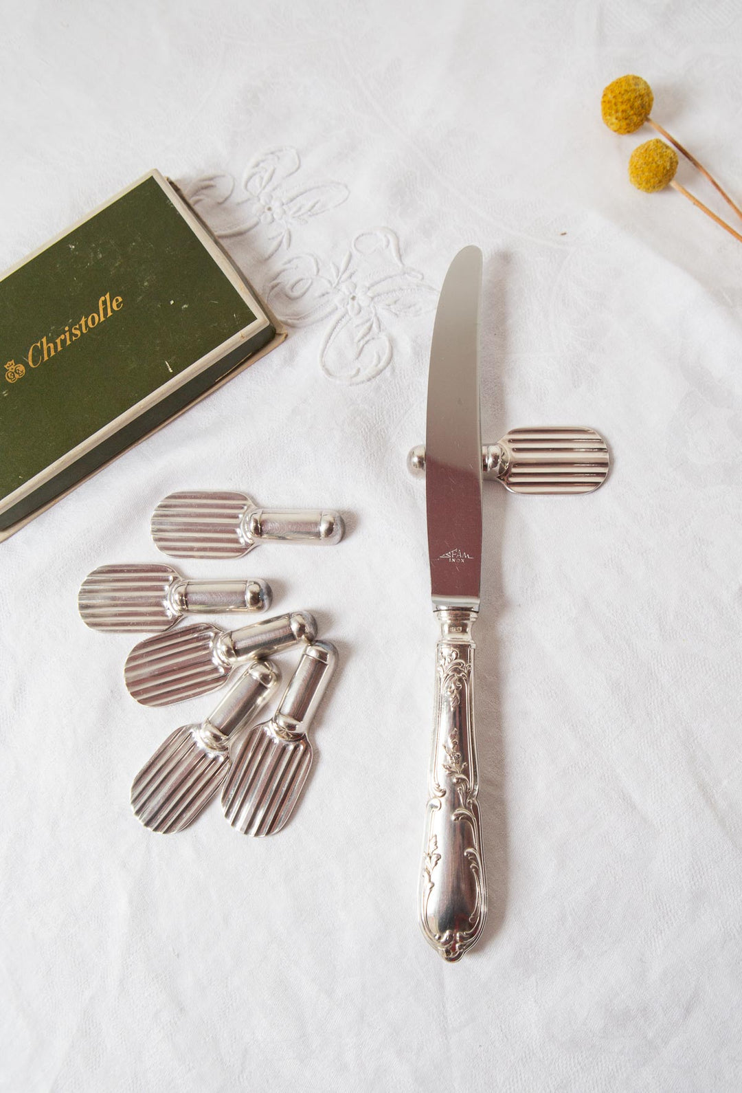 6 Porte-couteaux En Métal Argenté Christofle - Modèle Strié, Bon état