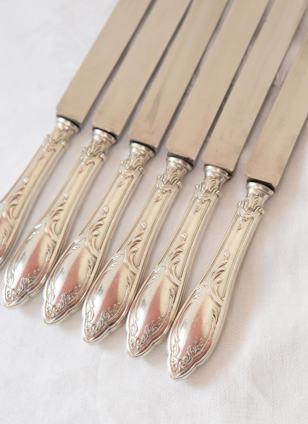 Juego 6 cuchillos franceses antiguos metal baño plata estilo Louis XV