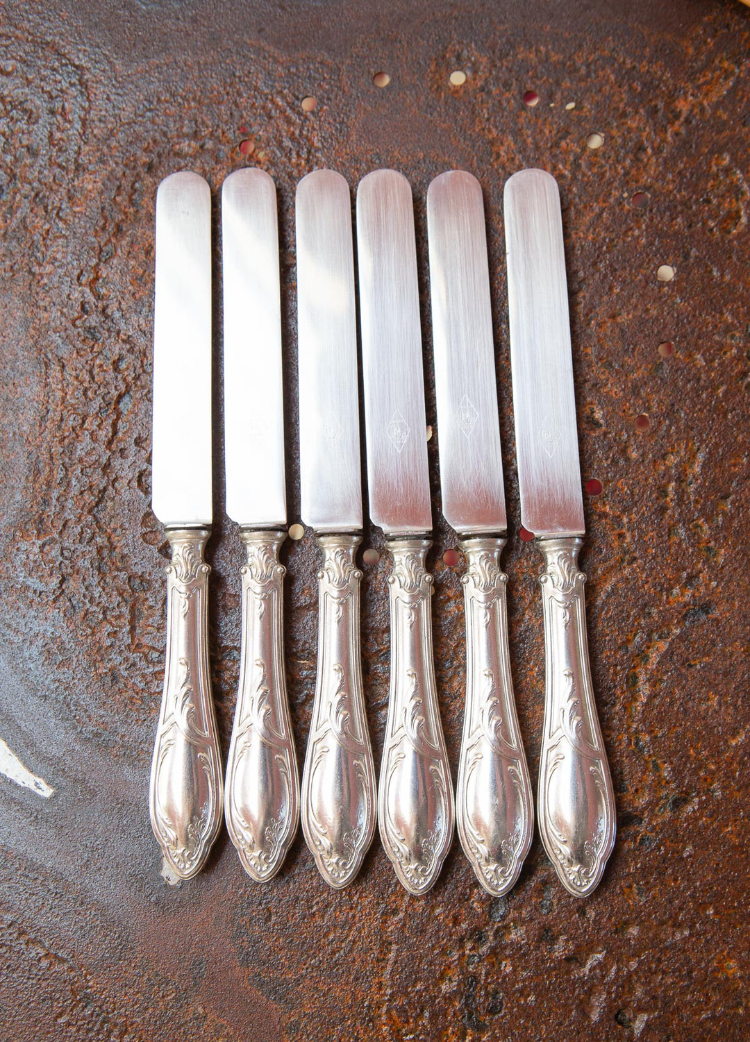 Juego 6 cuchillos franceses antiguos metal baño plata estilo Louis XV