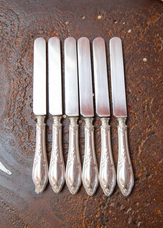 Juego 6 cuchillos franceses antiguos metal baño plata estilo Louis XV