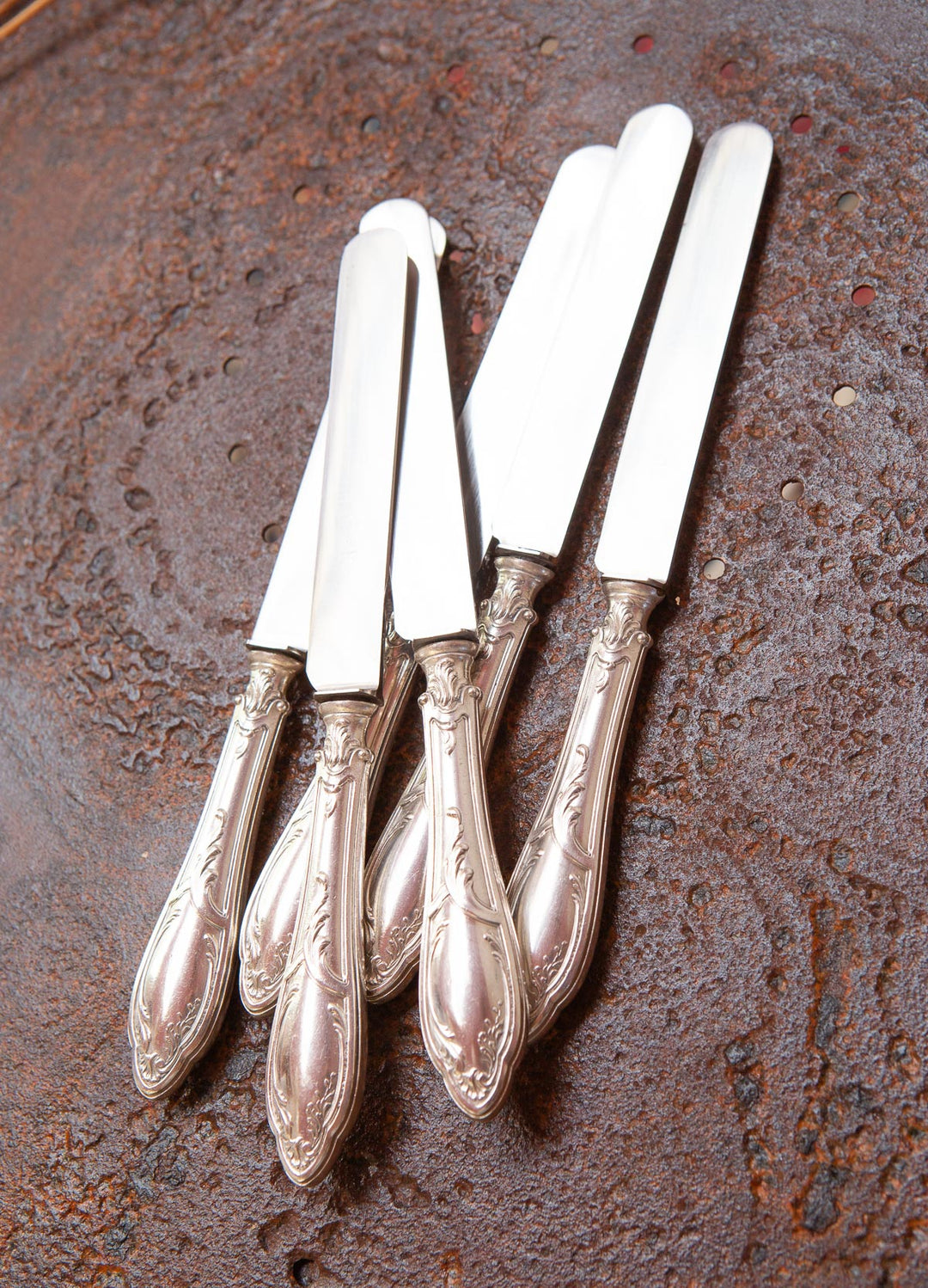 Juego 6 cuchillos franceses antiguos metal baño plata estilo Louis XV