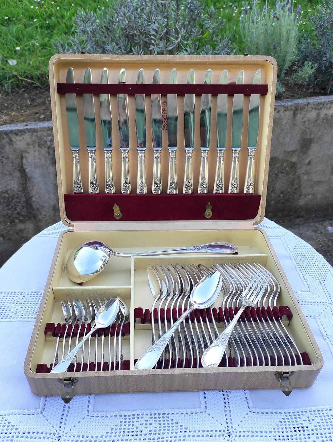 Cubertería francesa para 12 metal baño plata 100 APOLLO en estuche (49 PIEZAS)