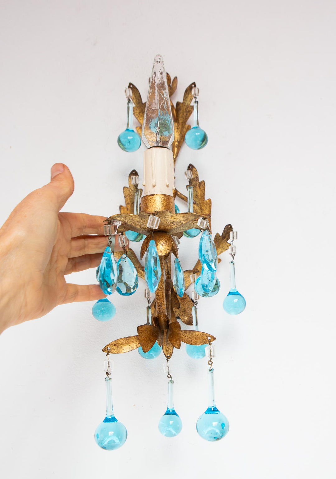 Aplique italiano hierro dorado y cristales azul turquesa c. 1960 (42 cm)