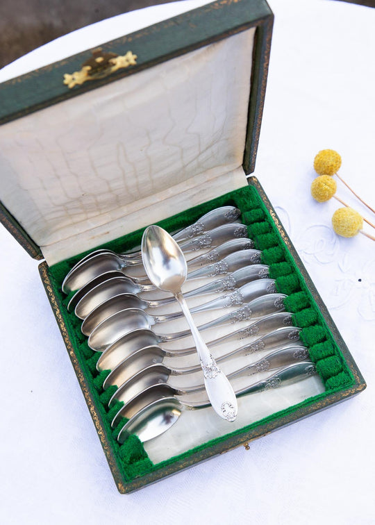 Juego 12 cucharillas francesas Boulenger "Rocaille" en estuche iniciales A.C.