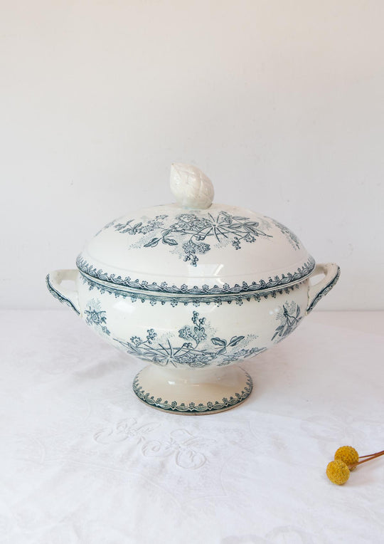 Antigua sopera francesa terre de fer " Margot" L'Amandinoise c. 1900