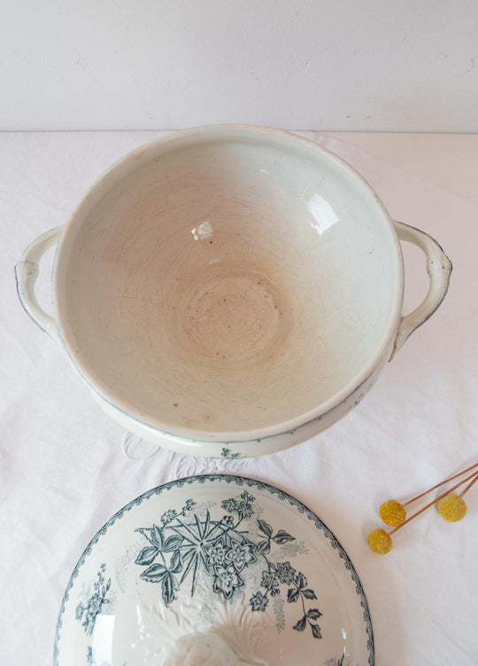 Antigua sopera francesa terre de fer " Margot" L'Amandinoise c. 1900