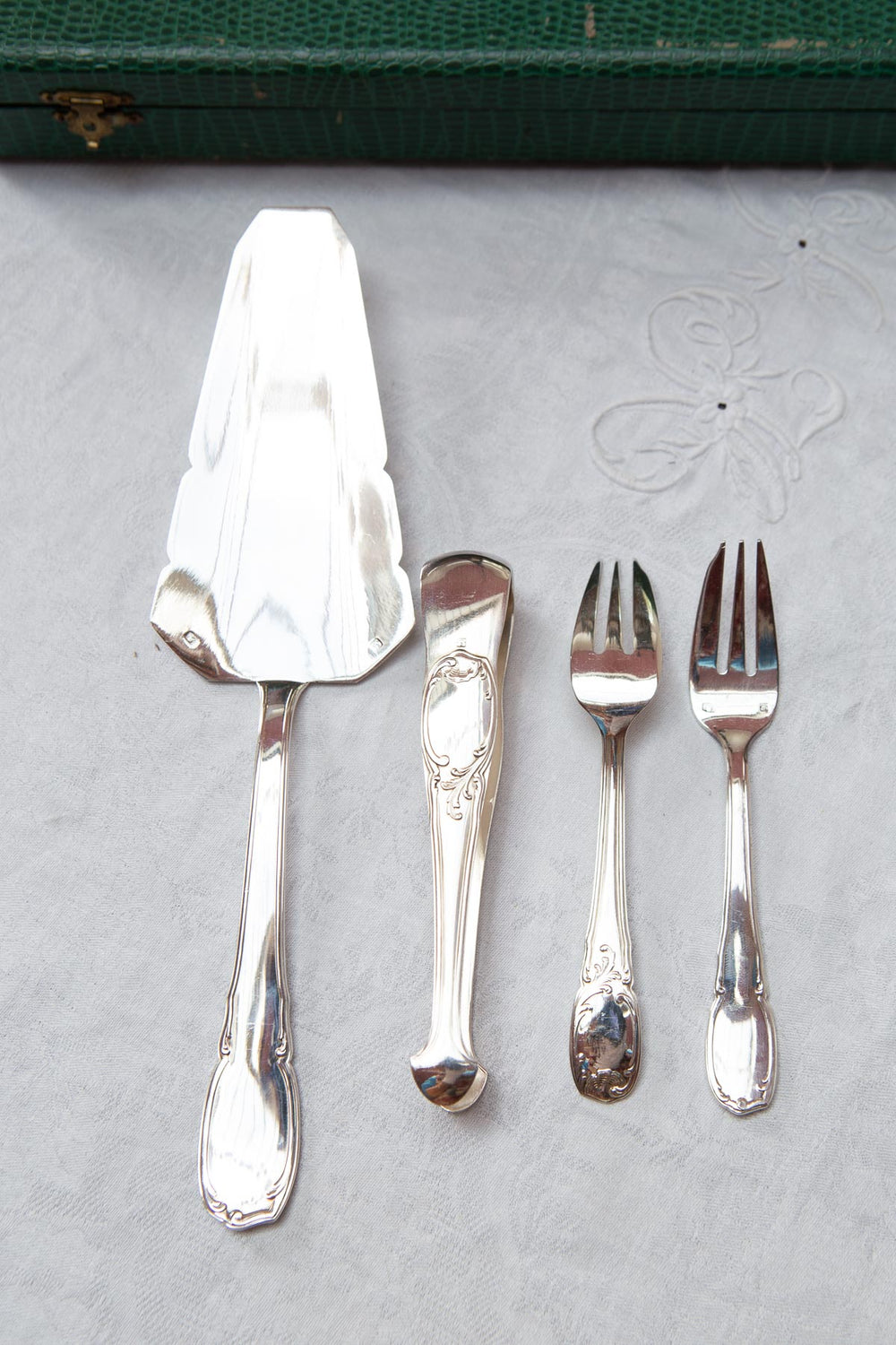 Juego cubiertos postre Le Couvert Français para 12 baño plata c. 1970s