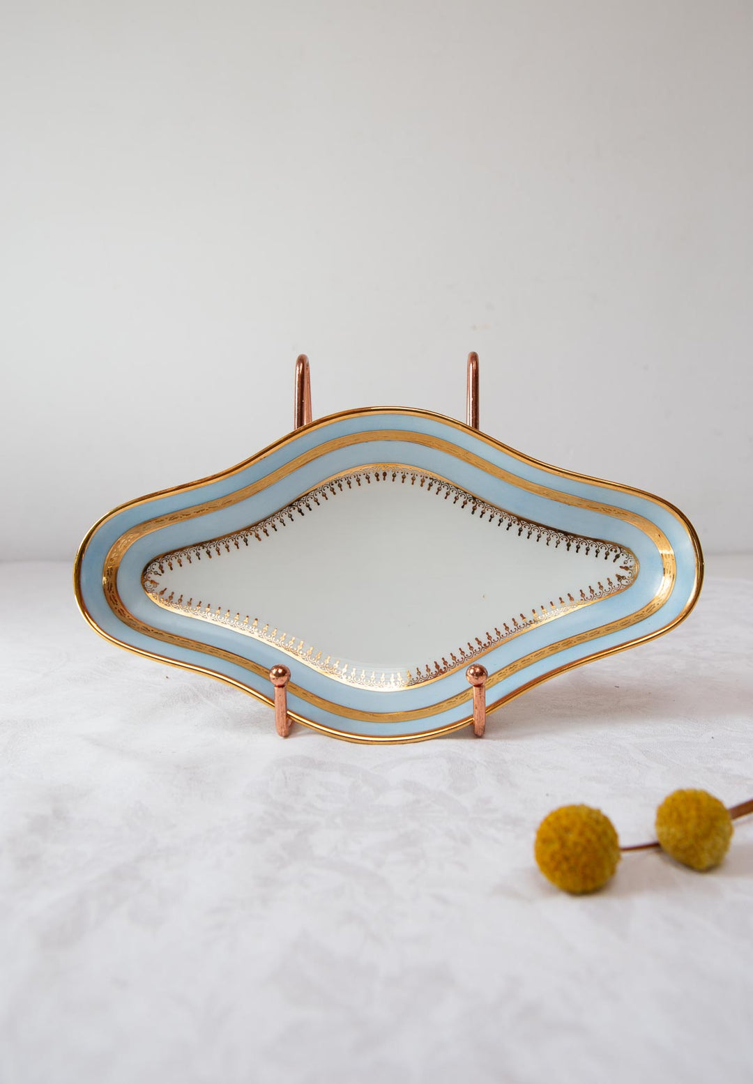 Juego salsera y rabanera porcelana francesa azul y dorado c. 1950 (2 PIEZAS)