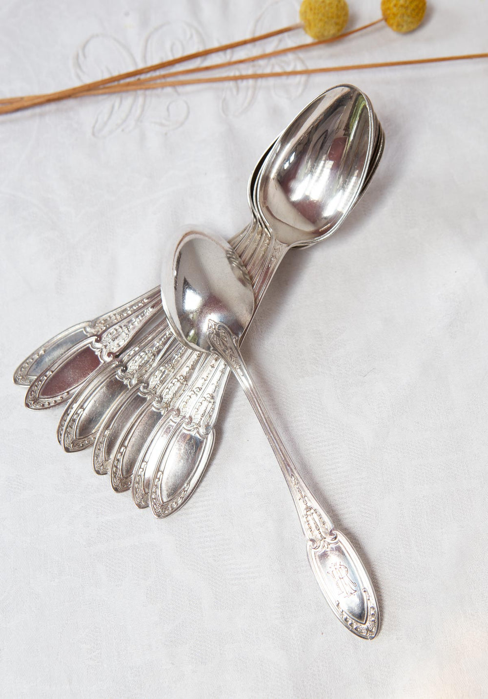 Juego 9 cucharas POSTRE ERCUIS EMPIRE c. 1940 monogramas E.R.