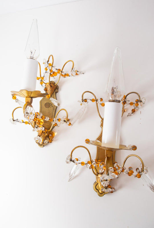 Pareja apliques franceses latón y cristales ámbar c. 1960s