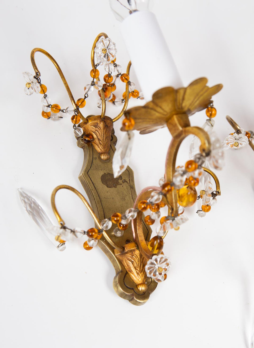 Pareja apliques franceses latón y cristales ámbar c. 1960s