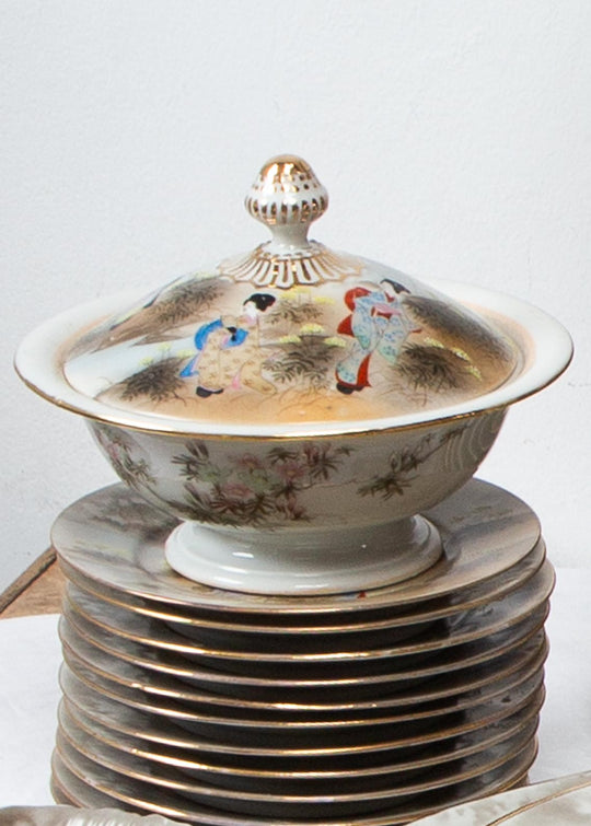 Recipiente con tapa japonés porcelana KUTANI periodo Showa c. 1930-50 "Geishas y Fuji"