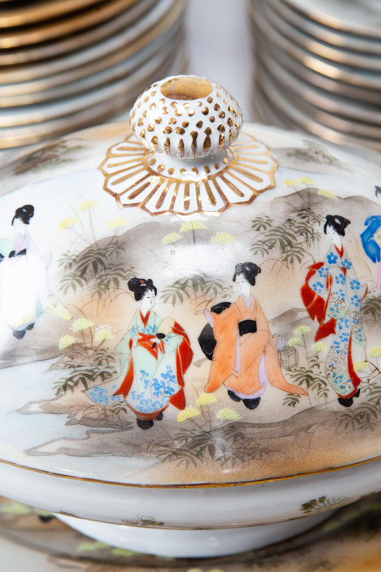 Vajilla porcelana japonesa KUTANI periodo Showa c. 1930-50 "Geishas y Fuji" (81 PIEZAS)