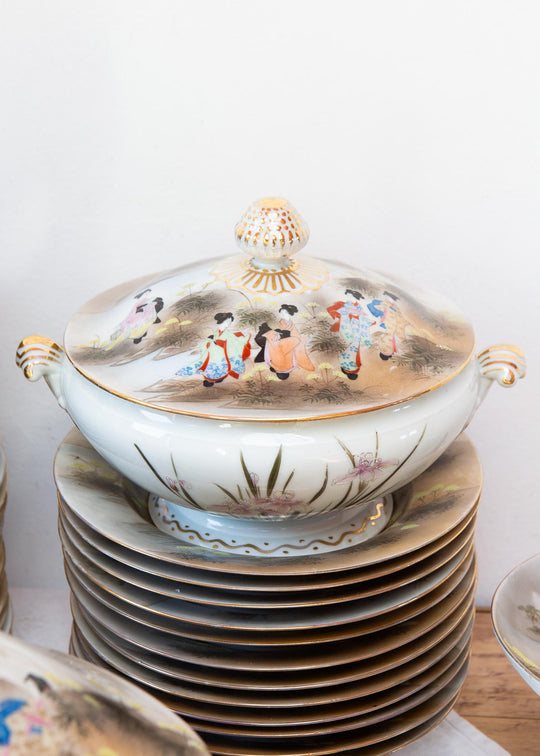 Sopera japonesa KUTANI periodo Showa c. 1930-50 "Geishas y Fuji"