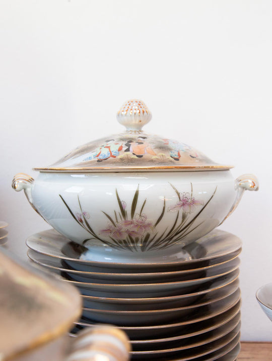 Sopera japonesa KUTANI periodo Showa c. 1930-50 "Geishas y Fuji"