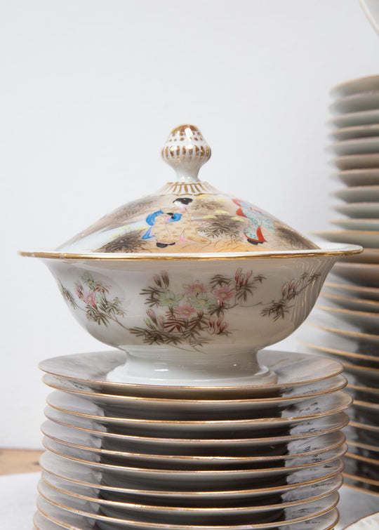 Recipiente con tapa japonés porcelana KUTANI periodo Showa c. 1930-50 "Geishas y Fuji"