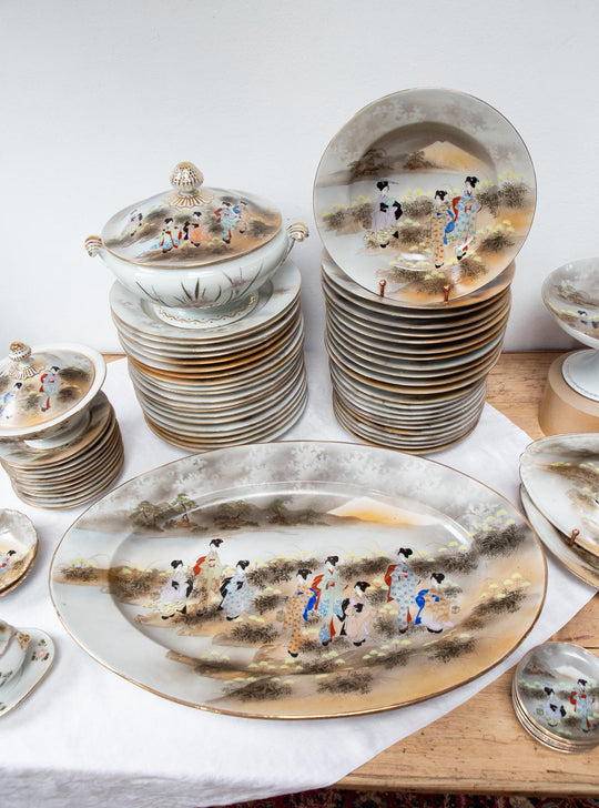 Vajilla porcelana japonesa KUTANI periodo Showa c. 1930-50 "Geishas y Fuji" (81 PIEZAS)