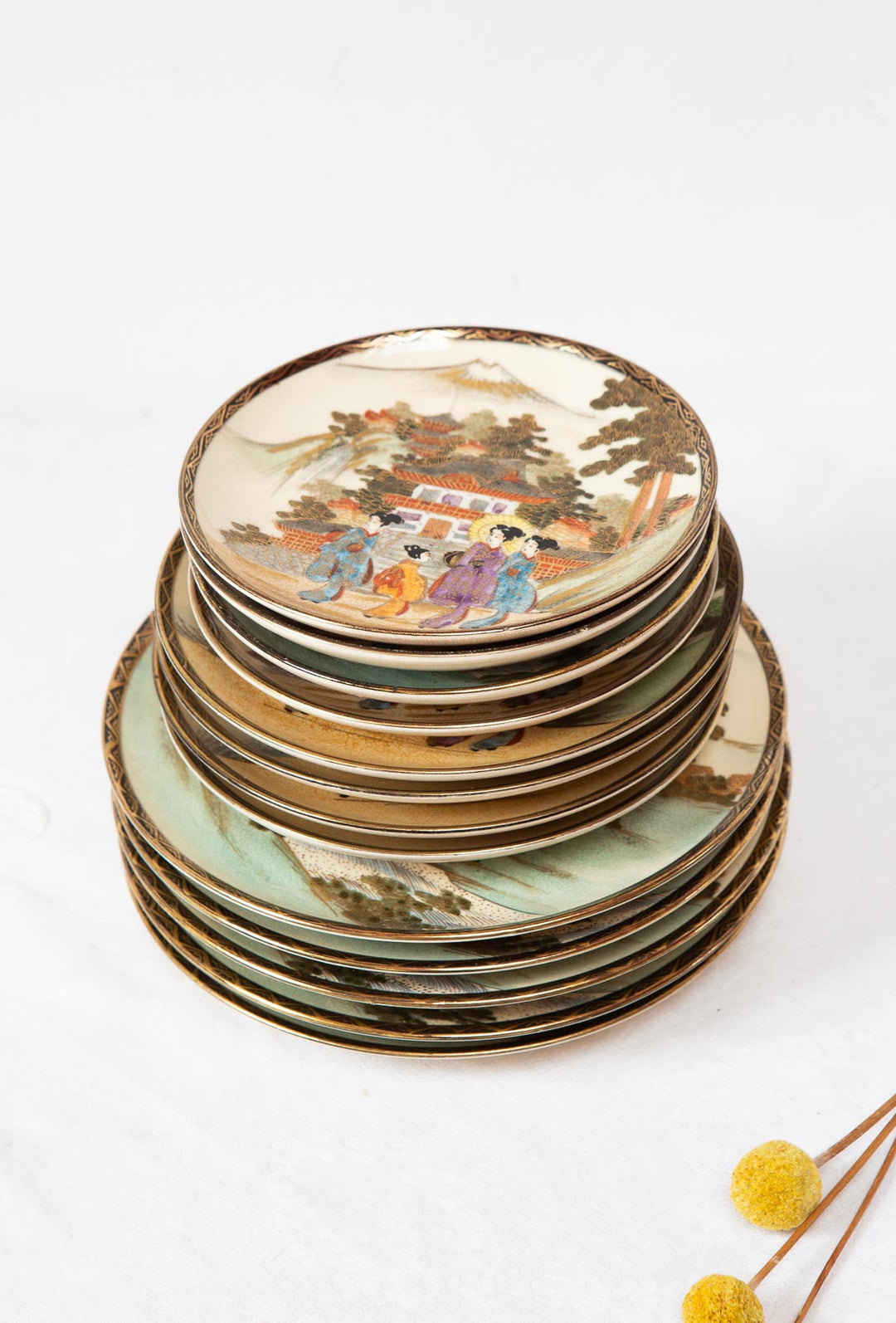 Juego 4 platillos 15,5 cm cerámica japonesa Satsuma pintados a mano c. 1900
