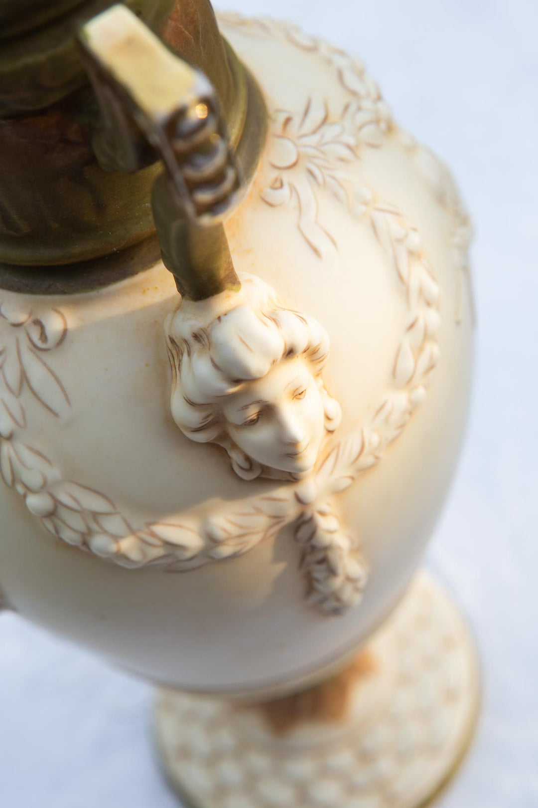Jarrón art nouveau Royal Dux Bohemia inspiración clásica aprox. 1900 (33 cm)