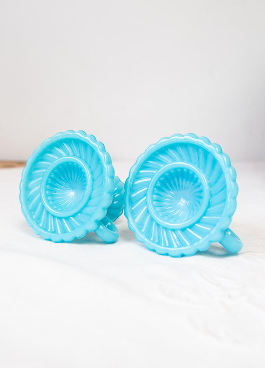 Pareja mini candeleros franceses opalina azul